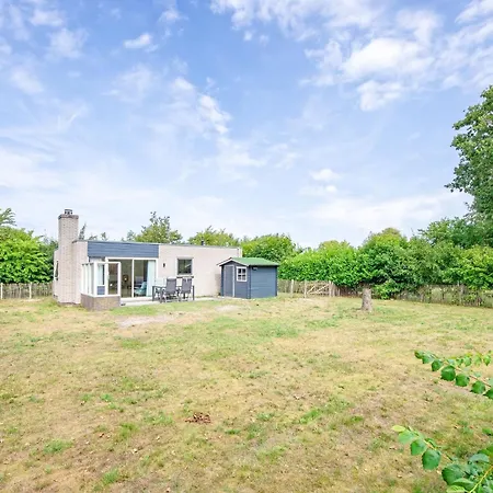 Cozy In With Hot Tub * Den Burg