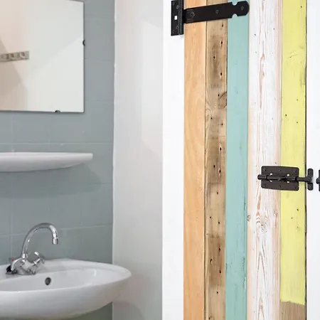 Cozy In With Hot Tub Den Burg