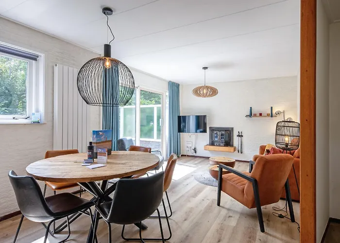 Cozy In With Hot Tub * Den Burg