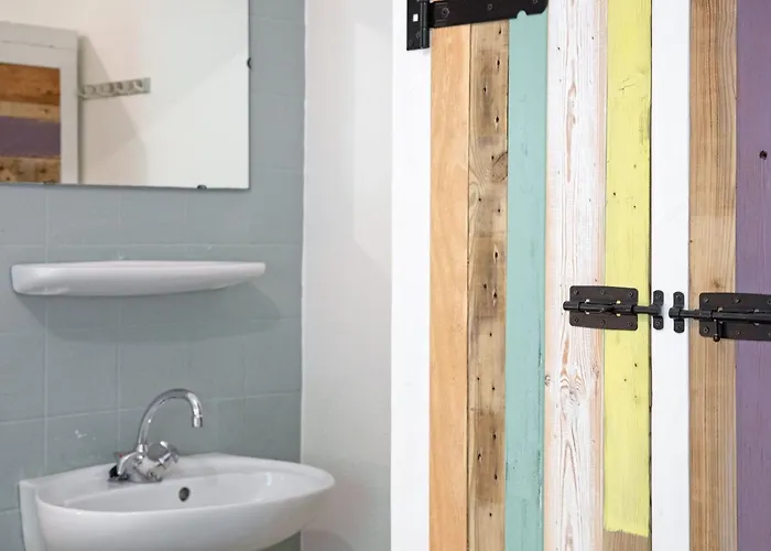 Cozy In With Hot Tub Den Burg